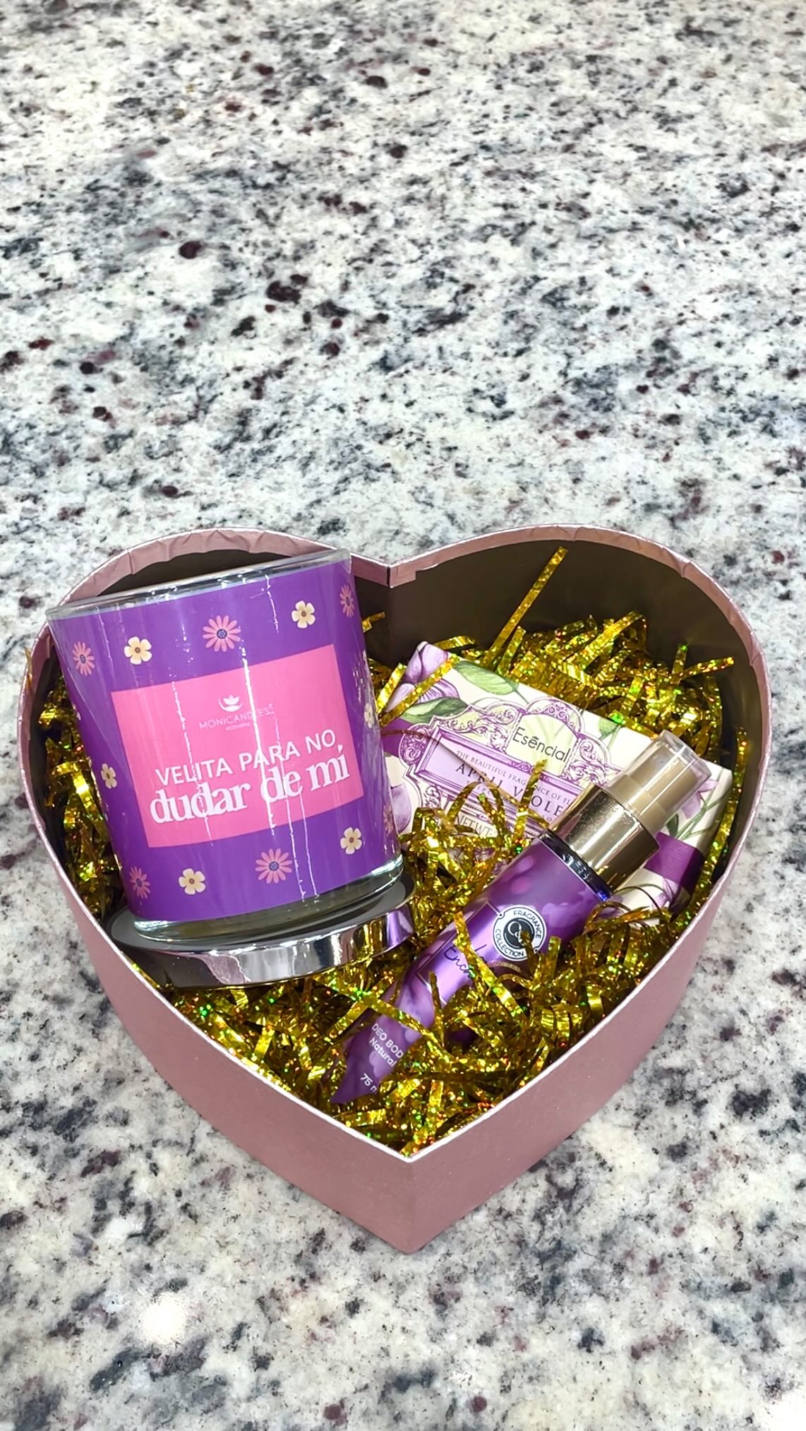 Opción de caja personalizada para este San Valentín️🫧🥰Sabemos que no a todas les gusta recibir peluches y chocolates, por eso, te dejamos esta opción...